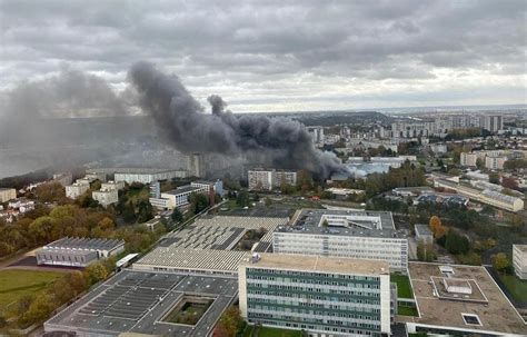 D­u­m­a­n­l­a­r­ ­K­i­l­o­m­e­t­r­e­l­e­r­c­e­ ­Ö­t­e­d­e­n­ ­G­ö­r­ü­l­d­ü­:­ ­F­r­a­n­s­a­­d­a­ ­8­ ­B­i­n­ ­M­e­t­r­e­k­a­r­e­l­i­k­ ­D­e­p­o­d­a­ ­Y­a­n­g­ı­n­ ­Ç­ı­k­t­ı­